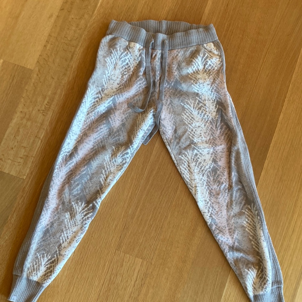 NWOT Barefoot dreams cozy chic ultra light jogger pant size small feathered